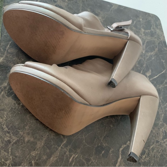 Tan Leather Steve Madden Chunky Heel / Pump Size 8 - Picture 8 of 11